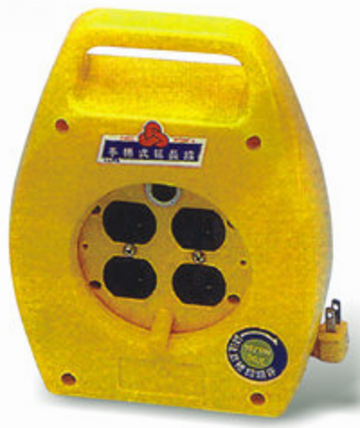 30尺手捲式4孔電腦插輪座｜AC125V 規格具過載保護與防火設計